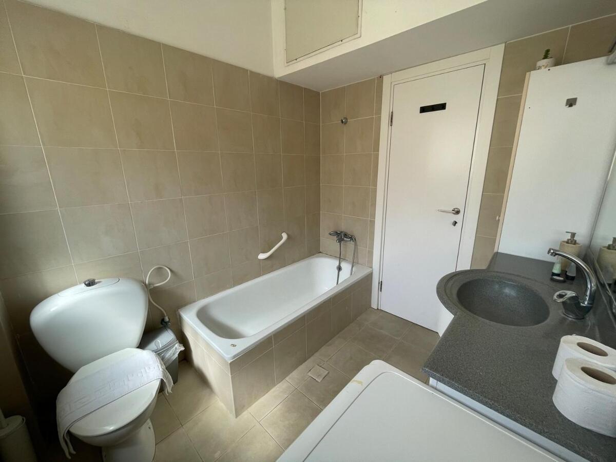 Close Apartment