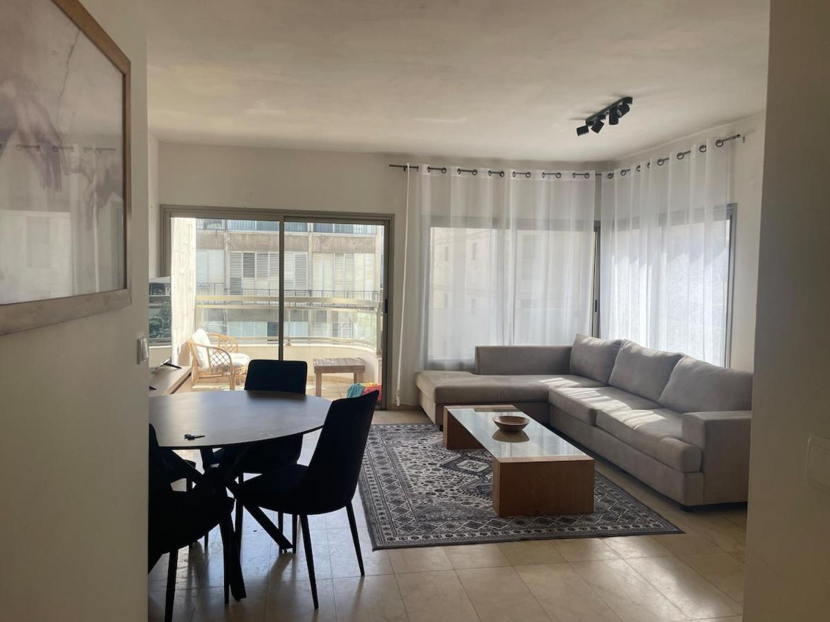 Close Apartment